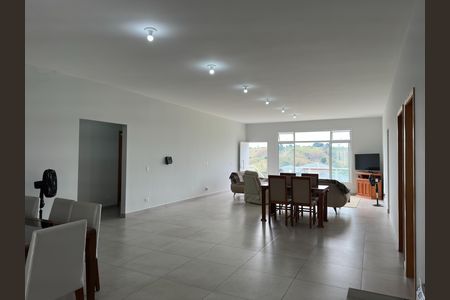 Casa de condomínio para alugar com 360m², 5 quartos e 4 vagasSala