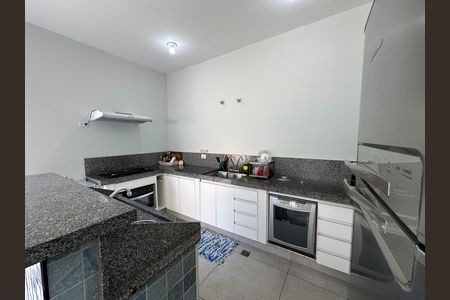 Casa de condomínio para alugar com 360m², 5 quartos e 4 vagasCozinha