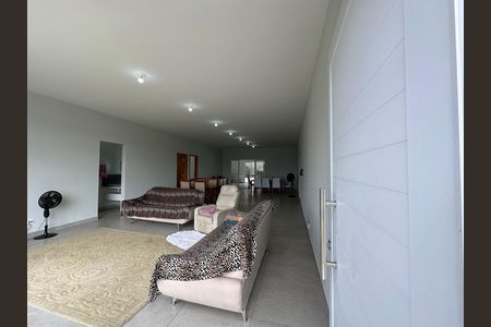 Casa de condomínio para alugar com 360m², 5 quartos e 4 vagasSala