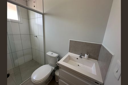 Casa de condomínio para alugar com 360m², 5 quartos e 4 vagasBanheiro Corredor