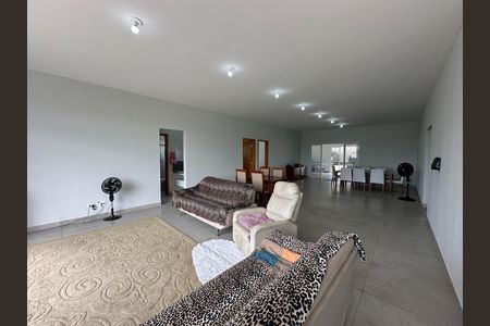 Casa de condomínio para alugar com 360m², 5 quartos e 4 vagasSala