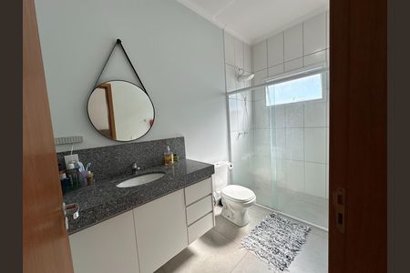 Casa de condomínio para alugar com 360m², 5 quartos e 4 vagasBanheiro da Suíte 1