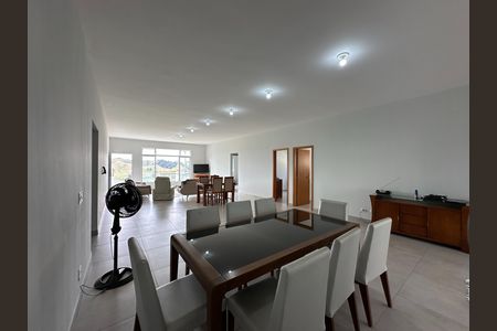 Sala de casa de condomínio para alugar com 5 quartos, 360m² em Parque Residencial Santa Paula, Jacareí