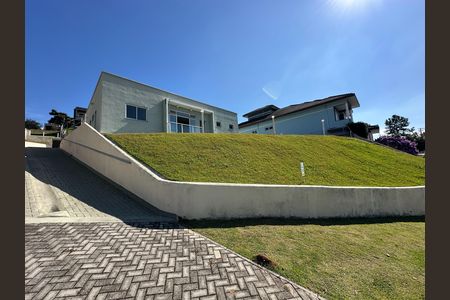 Casa de condomínio para alugar com 360m², 5 quartos e 4 vagasFachada