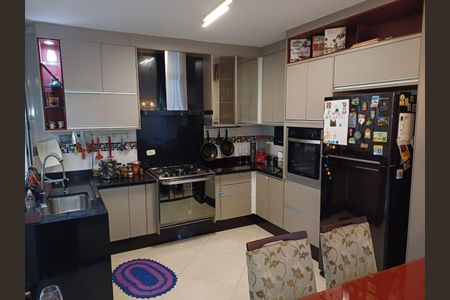 Casa de condomínio à venda com 141m², 3 quartos e 2 vagas