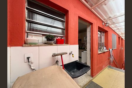 Casa à venda com 214m², 5 quartos e 5 vagas Casa à venda com 214m², 5 quartos e 5 vagasÁrea de Serviço - Casa 1