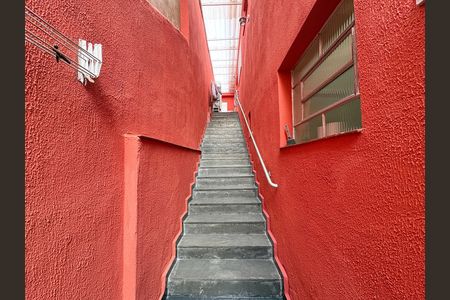Casa à venda com 214m², 5 quartos e 5 vagas Casa à venda com 214m², 5 quartos e 5 vagasEscada externa