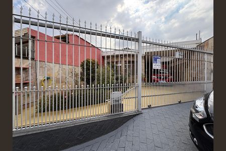 Casa à venda com 214m², 5 quartos e 5 vagas Casa à venda com 214m², 5 quartos e 5 vagasFachada