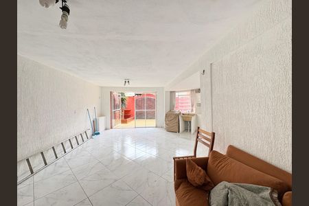 Casa à venda com 214m², 5 quartos e 5 vagas Casa à venda com 214m², 5 quartos e 5 vagasSalão