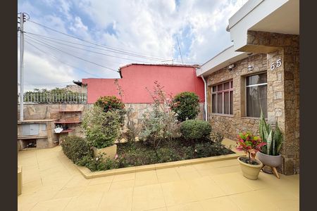 Casa à venda com 214m², 5 quartos e 5 vagas Casa à venda com 214m², 5 quartos e 5 vagasGaragem
