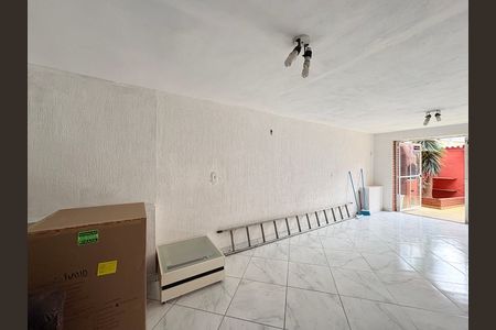 Casa à venda com 214m², 5 quartos e 5 vagas Casa à venda com 214m², 5 quartos e 5 vagasSalão