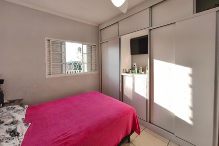 Casa à venda com 200m², 2 quartos e 3 vagas Casa à venda com 200m², 2 quartos e 3 vagasQuarto 2