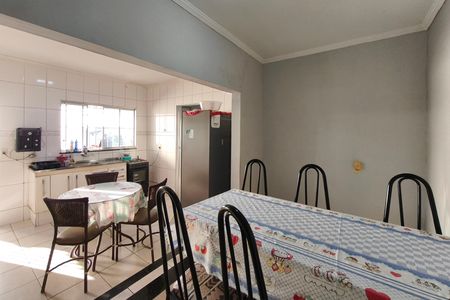 Casa à venda com 200m², 2 quartos e 3 vagas Casa à venda com 200m², 2 quartos e 3 vagasSala de Jantar