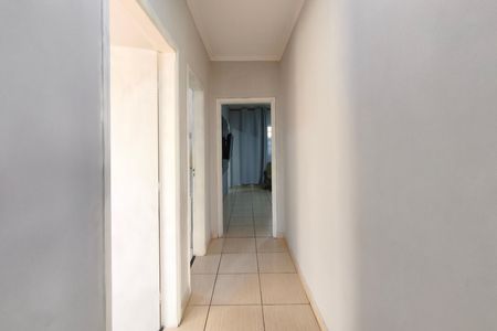 Casa à venda com 200m², 2 quartos e 3 vagas Casa à venda com 200m², 2 quartos e 3 vagasCorredor - Quartos
