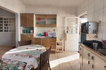 Casa à venda com 200m², 2 quartos e 3 vagas Casa à venda com 200m², 2 quartos e 3 vagasCozinha