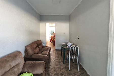 Casa à venda com 200m², 2 quartos e 3 vagas Casa à venda com 200m², 2 quartos e 3 vagasQuintal - Garagem