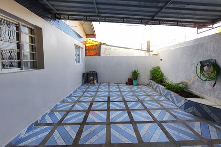 Casa à venda com 200m², 2 quartos e 3 vagas Casa à venda com 200m², 2 quartos e 3 vagasQuintal - Garagem