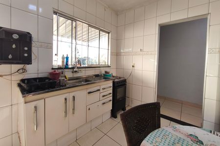 Casa à venda com 200m², 2 quartos e 3 vagas Casa à venda com 200m², 2 quartos e 3 vagasCozinha