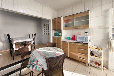 Casa à venda com 200m², 2 quartos e 3 vagas Casa à venda com 200m², 2 quartos e 3 vagasCozinha