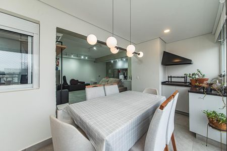 Apartamento à venda com 94m², 2 quartos e 1 vaga Apartamento à venda com 94m², 2 quartos e 1 vagaVaranda