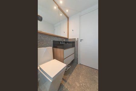 Apartamento à venda com 94m², 2 quartos e 1 vaga Apartamento à venda com 94m², 2 quartos e 1 vagaBanheiro da Suíte 1