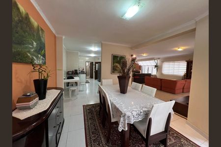 Casa à venda com 343m², 5 quartos e 4 vagas