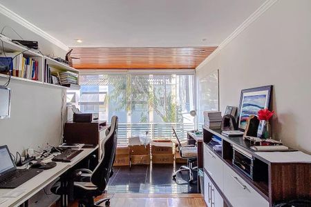 Casa à venda com 4 quartos, 494m² em Água Rasa, São Paulo