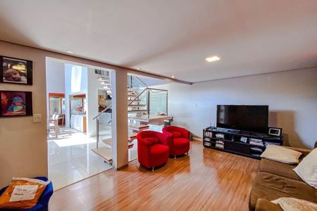 Casa à venda com 4 quartos, 494m² em Água Rasa, São Paulo