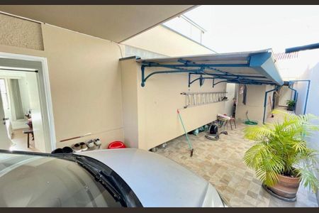 Casa à venda com 256m², 3 quartos e 3 vagas