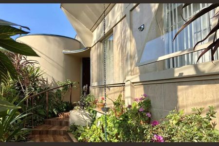 Casa à venda com 256m², 3 quartos e 3 vagas