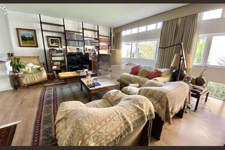 Casa à venda com 3 quartos, 256m² em Vila Elvira, São Paulo