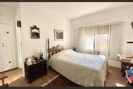 Casa à venda com 3 quartos, 256m² em Vila Elvira, São Paulo