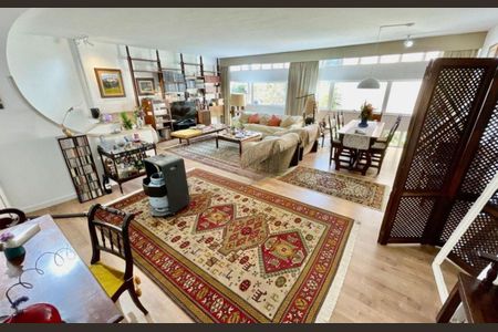 Casa à venda com 3 quartos, 256m² em Vila Elvira, São Paulo