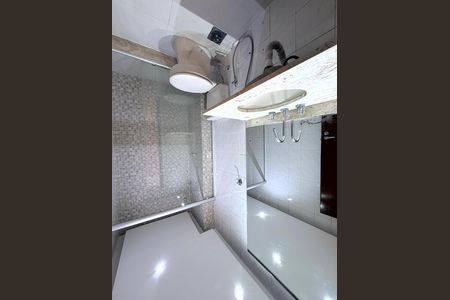 Casa de condomínio à venda com 220m², 3 quartos e 2 vagas Casa de condomínio à venda com 220m², 3 quartos e 2 vagasBanheiro da Suíte 2