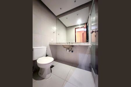 Casa de condomínio à venda com 220m², 3 quartos e 2 vagas Casa de condomínio à venda com 220m², 3 quartos e 2 vagasBanheiro social