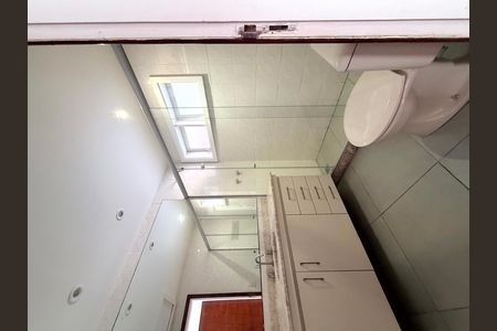 Casa de condomínio à venda com 220m², 3 quartos e 2 vagas Casa de condomínio à venda com 220m², 3 quartos e 2 vagasBanheiro da Suíte 1