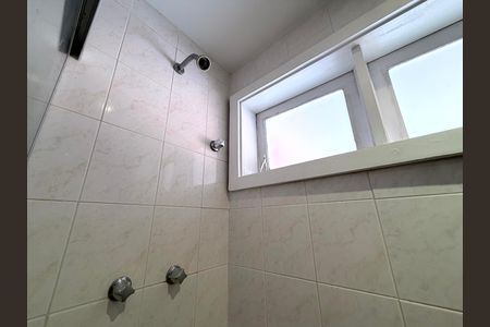 Casa de condomínio à venda com 220m², 3 quartos e 2 vagas Casa de condomínio à venda com 220m², 3 quartos e 2 vagasBanheiro da Suíte 1
