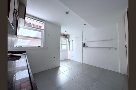 Casa de condomínio à venda com 220m², 3 quartos e 2 vagas Casa de condomínio à venda com 220m², 3 quartos e 2 vagasCozinha