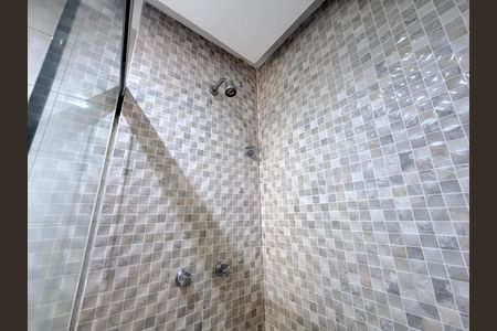 Casa de condomínio à venda com 220m², 3 quartos e 2 vagas Casa de condomínio à venda com 220m², 3 quartos e 2 vagasBanheiro da Suíte 2