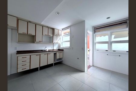 Casa de condomínio à venda com 220m², 3 quartos e 2 vagas Casa de condomínio à venda com 220m², 3 quartos e 2 vagasCozinha
