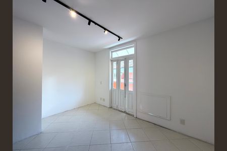 Casa de condomínio à venda com 220m², 3 quartos e 2 vagas Casa de condomínio à venda com 220m², 3 quartos e 2 vagasSuíte 1