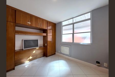 Casa de condomínio à venda com 220m², 3 quartos e 2 vagas Casa de condomínio à venda com 220m², 3 quartos e 2 vagasSuíte 2
