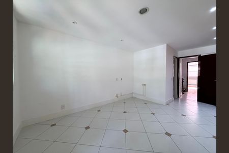 Casa de condomínio à venda com 220m², 3 quartos e 2 vagas Casa de condomínio à venda com 220m², 3 quartos e 2 vagasQuarto