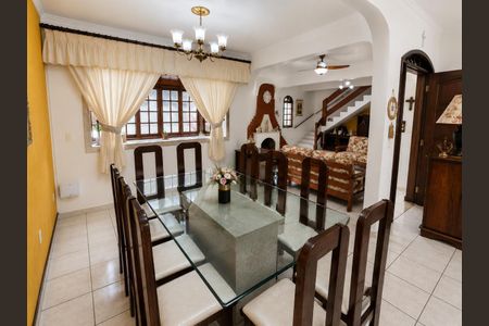 Casa à venda com 300m², 5 quartos e 5 vagasSala de jantar 