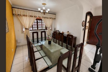 Casa à venda com 300m², 5 quartos e 5 vagasSala de jantar 