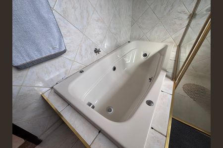 Casa à venda com 300m², 5 quartos e 5 vagasBanheiro 5