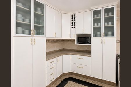 Casa à venda com 300m², 5 quartos e 5 vagasCozinha - Armários