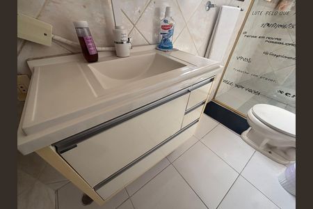 Casa à venda com 300m², 5 quartos e 5 vagasBanheiro 4