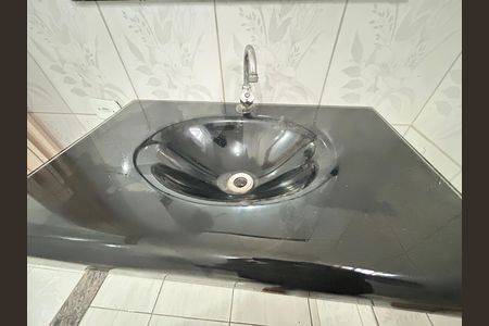 Casa à venda com 191m², 5 quartos e sem vagaBanheiro 2