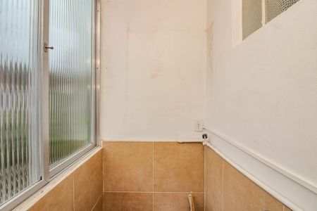 Apartamento à venda com 44m², 2 quartos e sem vaga Apartamento à venda com 44m², 2 quartos e sem vagaCozinha e Área de Serviço